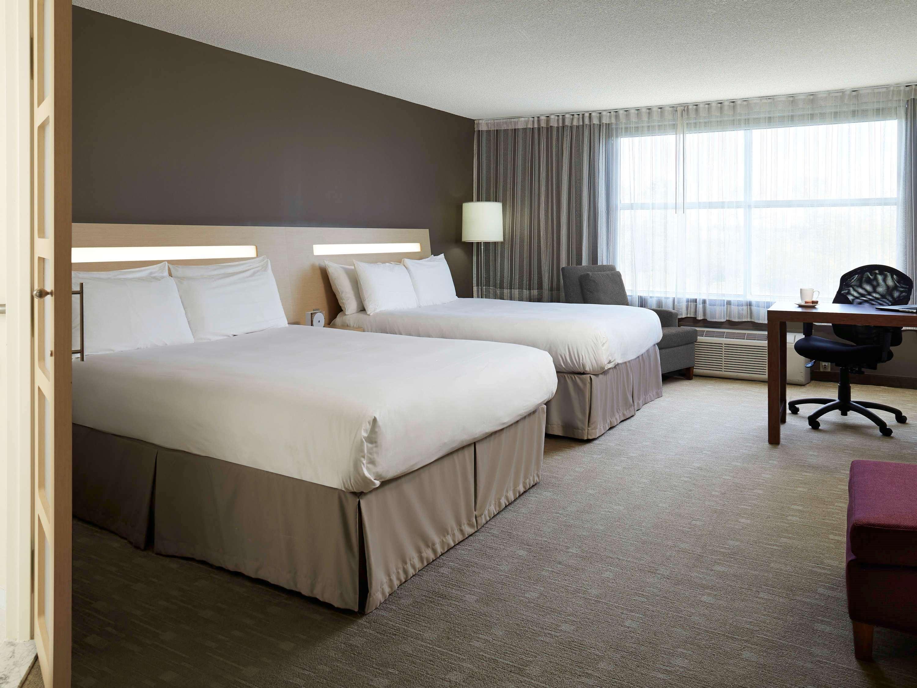 Novotel Montreal Aeroport Дорваль Экстерьер фото