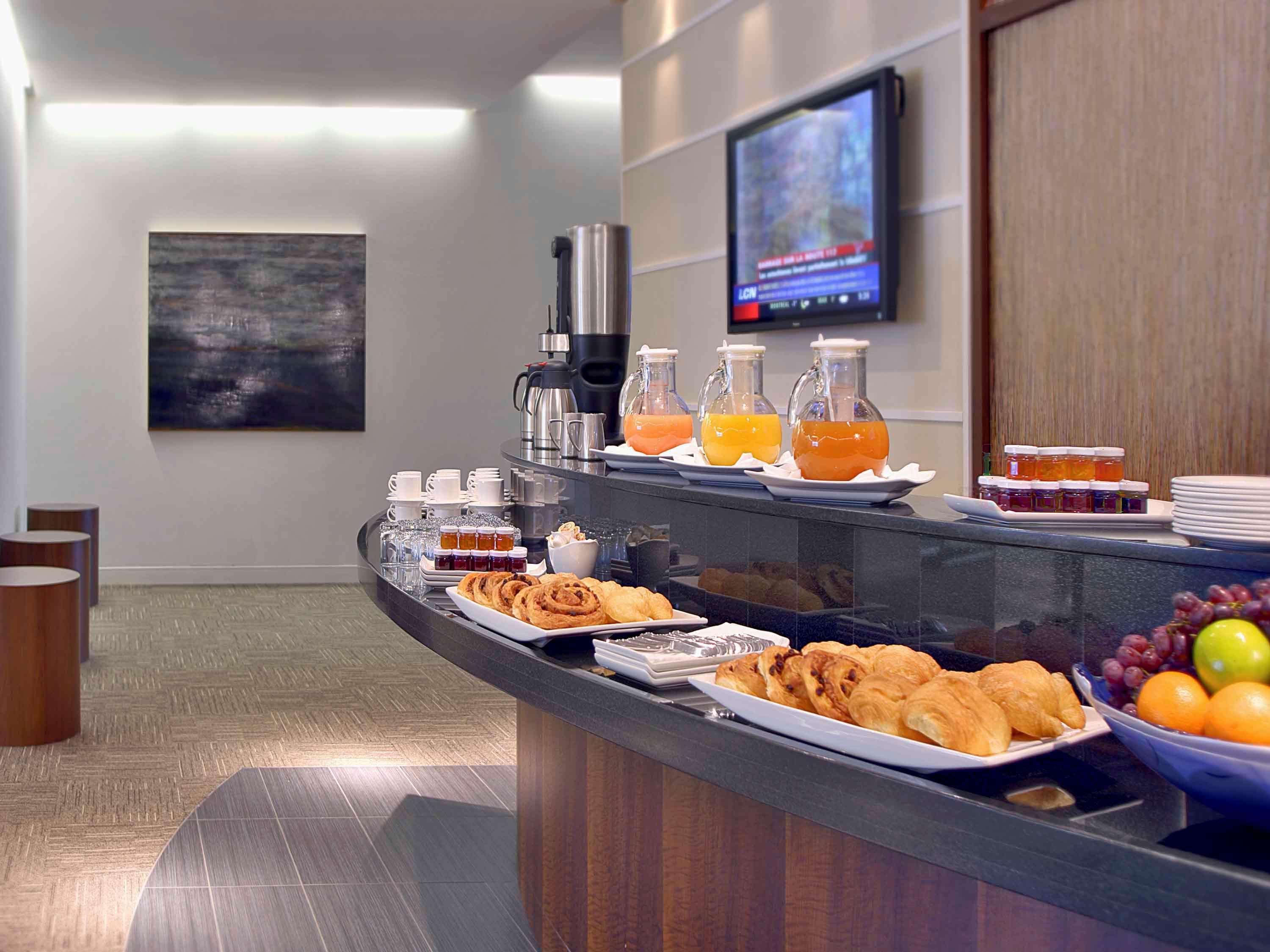 Novotel Montreal Aeroport Дорваль Экстерьер фото