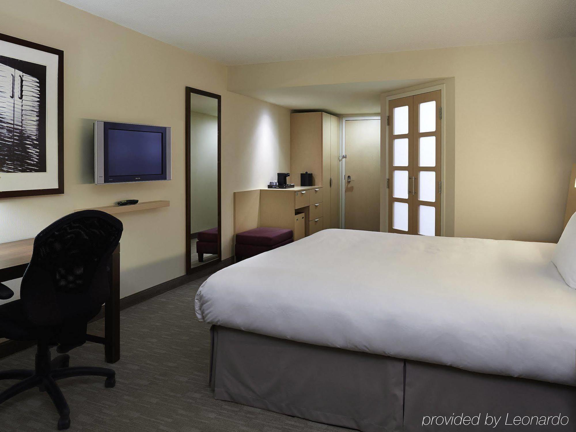 Novotel Montreal Aeroport Дорваль Экстерьер фото