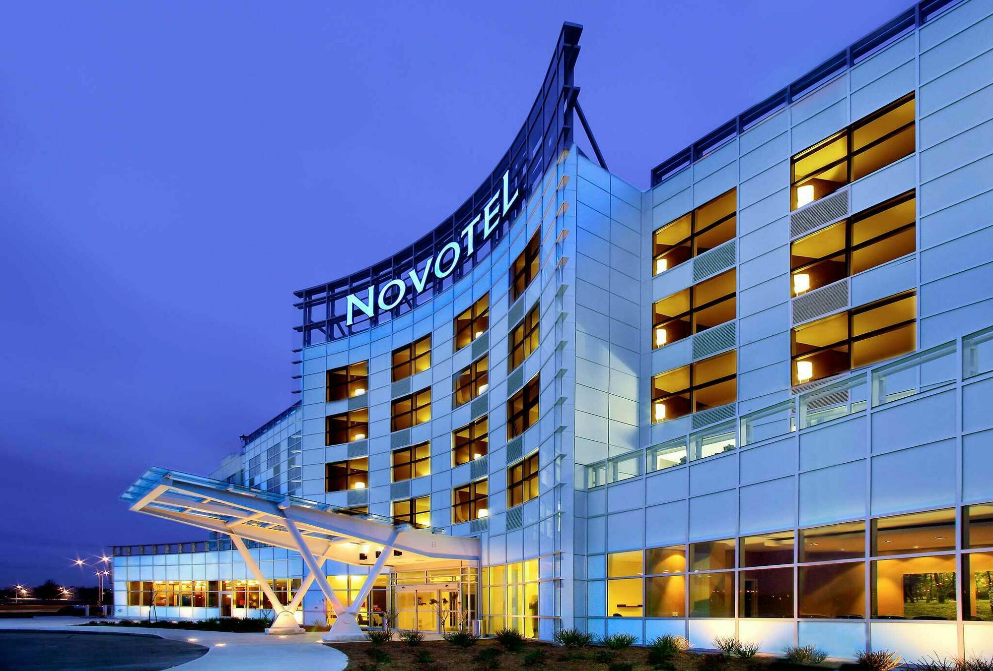 Novotel Montreal Aeroport Дорваль Экстерьер фото